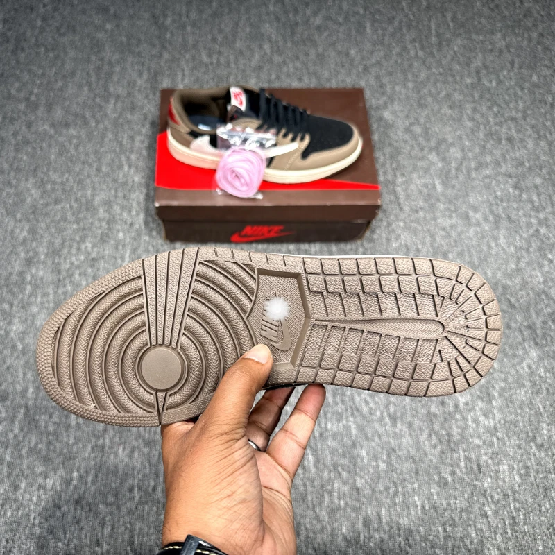 Travis Scott x Air Jordan 1 Low Dark Mocha Black - Thumbnail 3