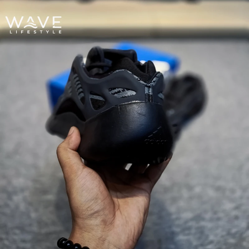 YEEZY BOOST 700 V3 Black (OEM Grade) - Thumbnail 4